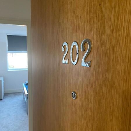 #0202 One Bedroom Serviced Apartment-Free Parking ดาร์บี ภายนอก รูปภาพ